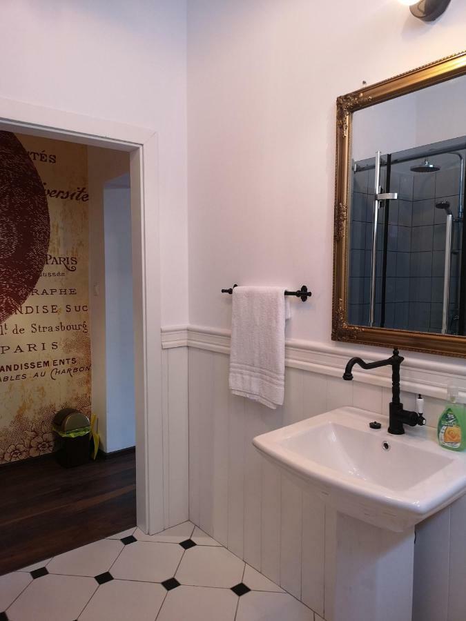 Kot Pocztowy Apartment Dlugopole-Zdroj Ngoại thất bức ảnh